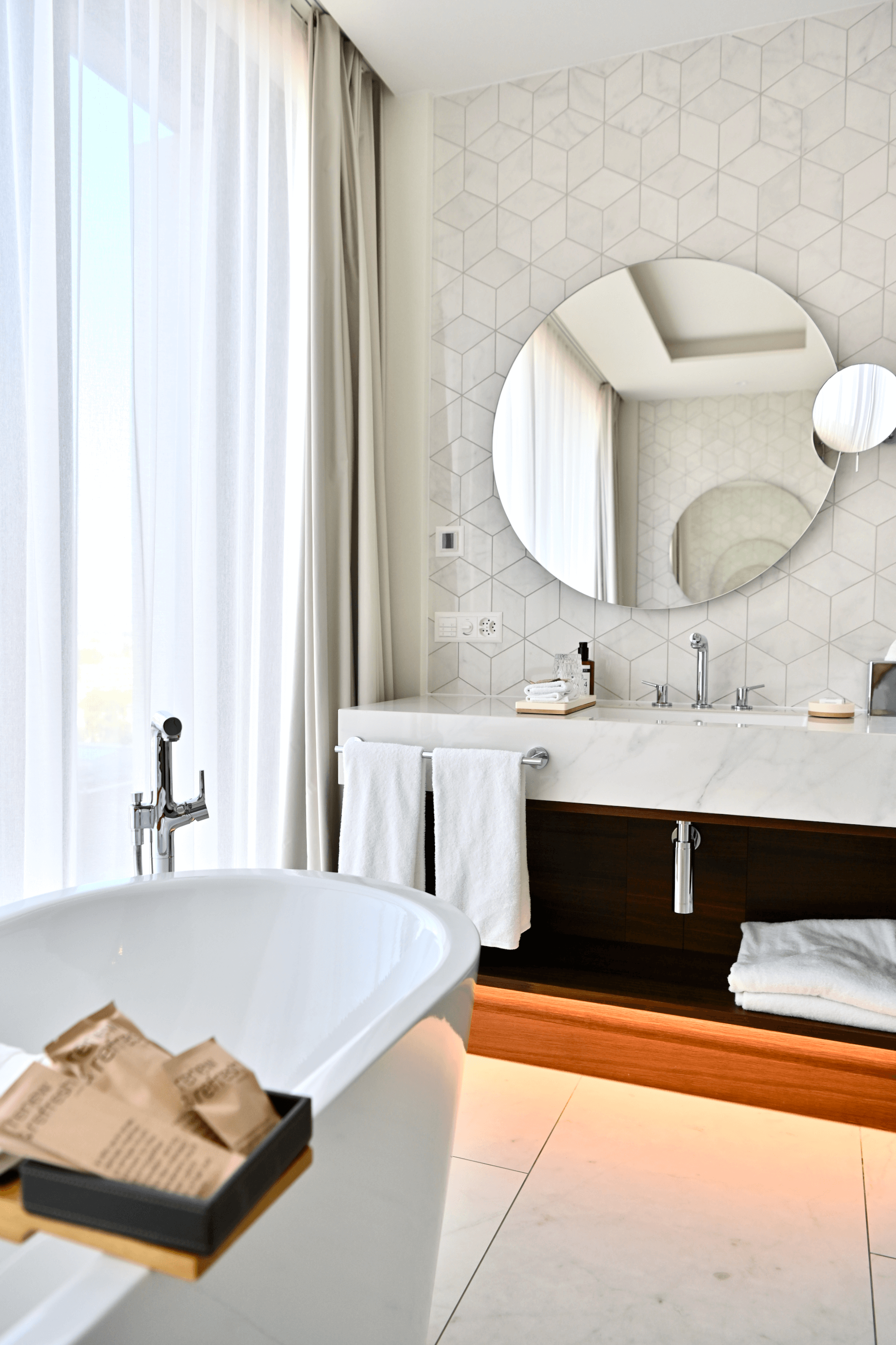 Mövenpick Hotel Basel - the Coolest Bath with a View & Design Hotel in Town